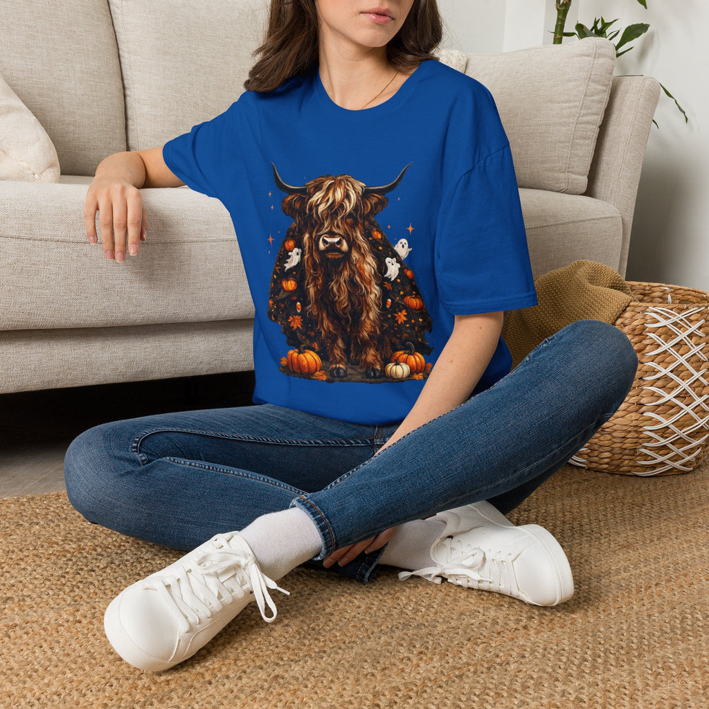 Highland Cow Pumpkin Tee — Autumn Scottish Cattle Graphic T-Shirt