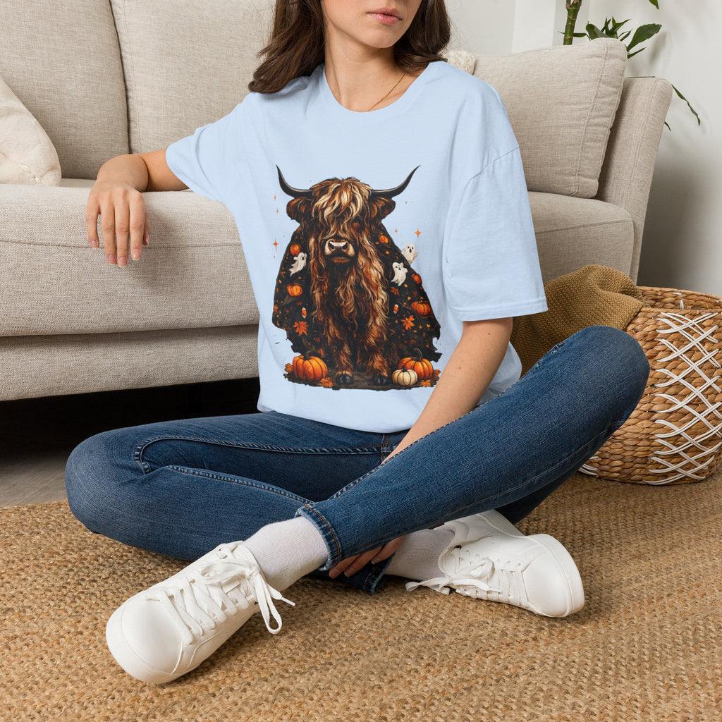 Highland Cow Pumpkin Tee — Autumn Scottish Cattle Graphic T-Shirt