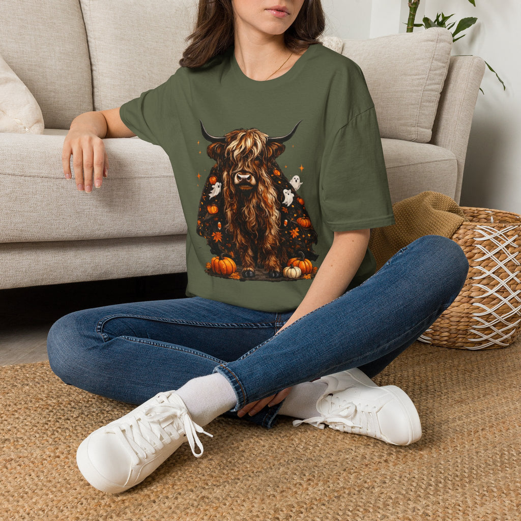 Highland Cow Pumpkin Tee — Autumn Scottish Cattle Graphic T-Shirt
