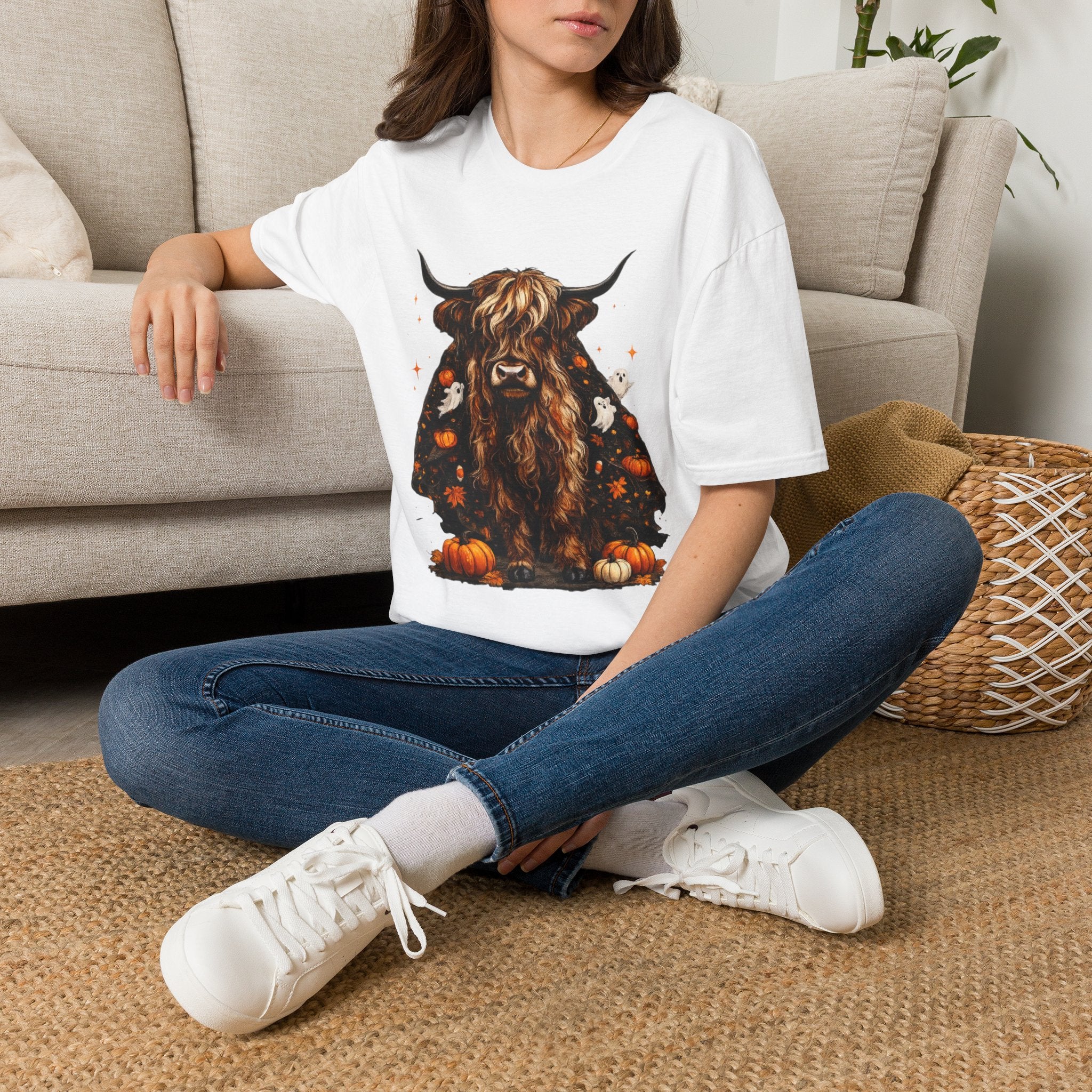 Highland Cow Pumpkin Tee — Autumn Scottish Cattle Graphic T-Shirt